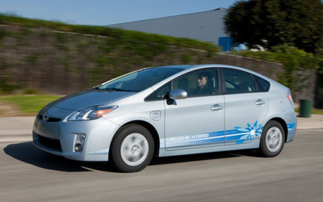 2012-prius-plugin.jpg