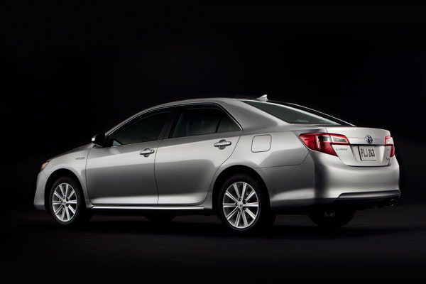 2012_Camry_Hybrid-rear.jpg
